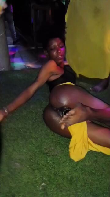 Baikoko dance wasichana kuonyesha uchi hadharani XXX video